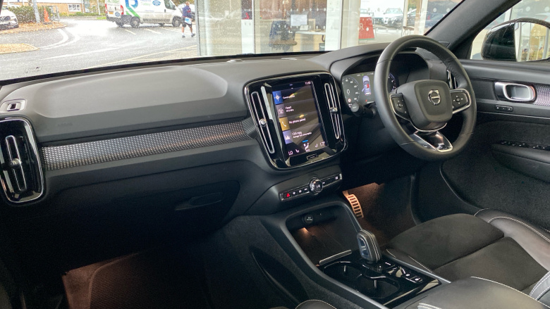 Volvo Xc40 2.0 B4P R DESIGN Pro 5dr Auto [7 speed] Petrol Estate